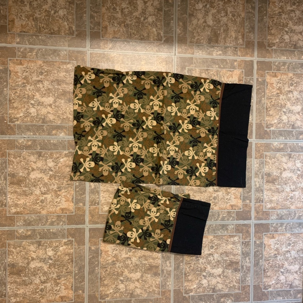 2 hand made pillow cases Camo  skull crossbones.